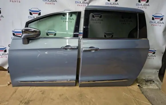 Chrysler Pacifica Side sliding door v687ag023