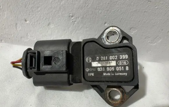 Audi A6 S6 C6 4F Air pressure sensor 038906051B 0281002399 36053AD8