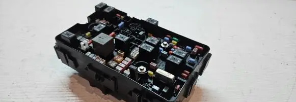 Chrysler Pacifica Fuse module 68266684AD 63565387