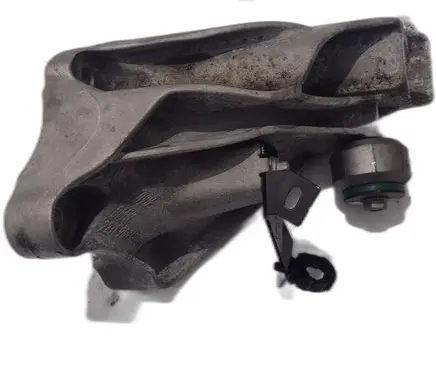 BMW 5 G60 G61 Engine mounting bracket 