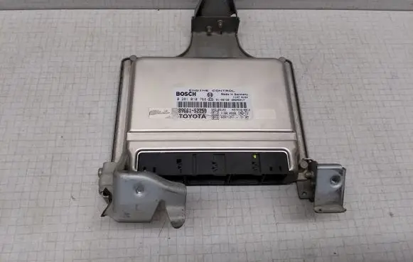 Toyota Yaris Engine control unit/module 0281010768 8966152250 4079180042