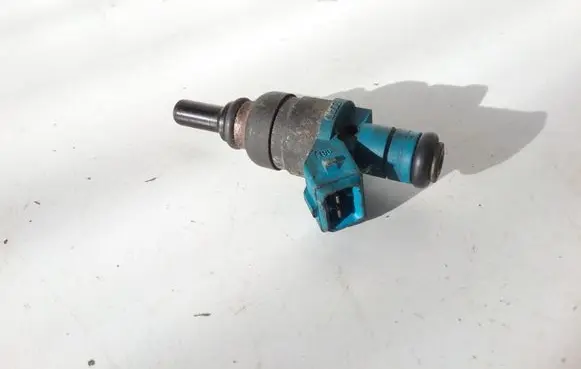 Audi A4 S4 B5 8D Fuel injector 058133551F