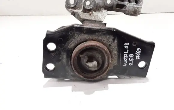 Nissan X-Trail T31 Engine mount bracket