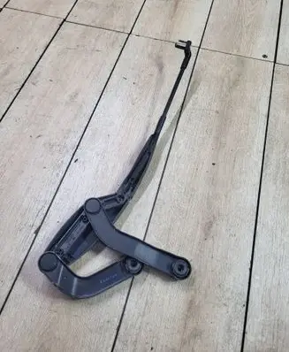 Mercedes-Benz E W211 Front wiper blade arm A2118200444