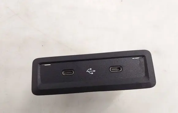 Mercedes-Benz CLA C118 X118 USB socket connector A2478207502