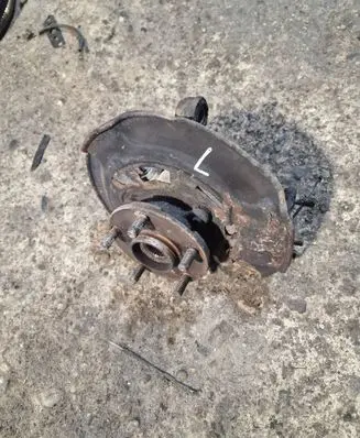 Toyota RAV 4 (XA30) Front wheel hub