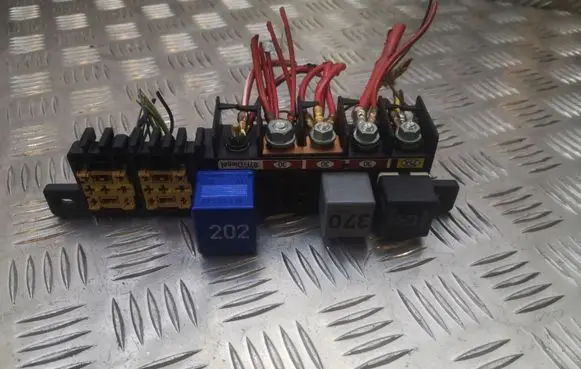 Audi A6 S6 C5 4B Fuse module 8L0941822A