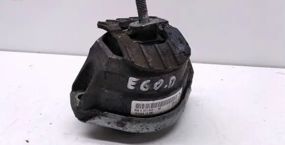 BMW 5 E60 E61 Engine mount bracket 6761092 15984612