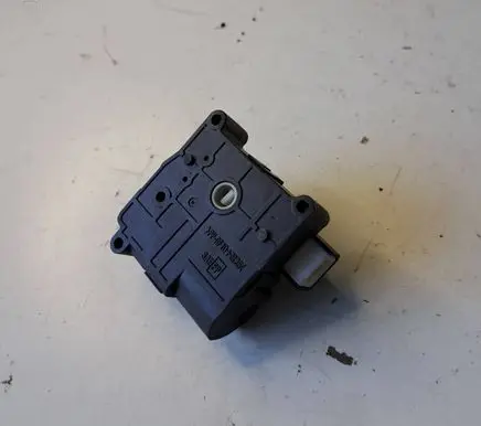 Toyota Corolla Verso AR10 Air flap motor/actuator 1138002051 4K16