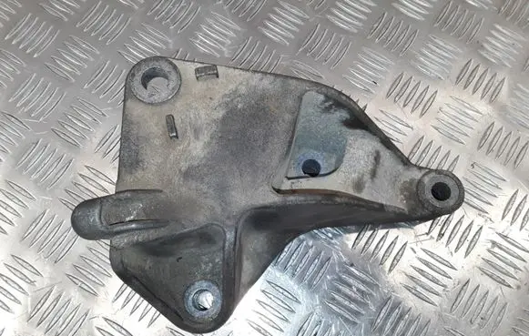 Gearbox mounting bracket
