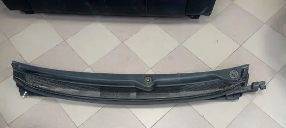 Chrysler Pacifica Wiper trim 68228471AF 93785