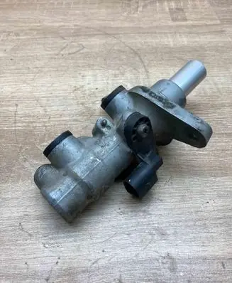 Volkswagen PASSAT B6 Master brake cylinder 3C0945459 11005A10470