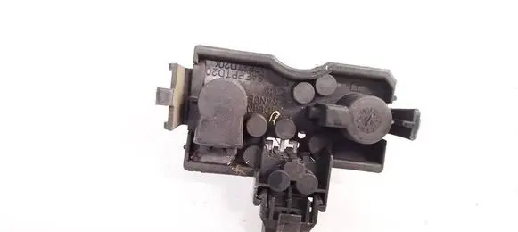Nissan Primera Tail light bulb cover holder 2319