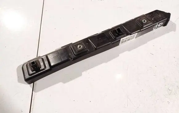Rear bumper mounting bracket