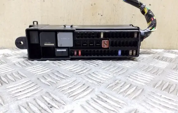 Ford Focus Fuse module AV6T14K131AB 3B0NK0100