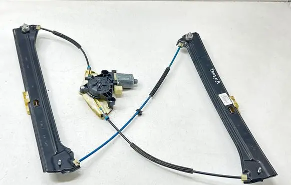 Volkswagen Touran III Front door window regulator with motor 5Q0959802C 13112017 0130822076