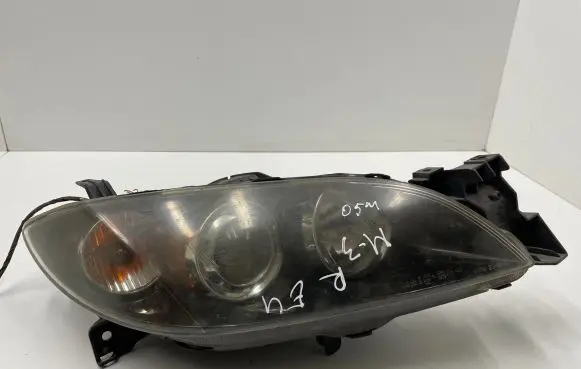 Mazda 3 I Headlight/headlamp 1090068 011902A