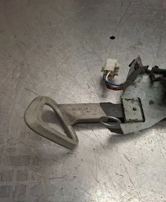 Mercedes-Benz CLK A209 C209 Seat belt adjustment motor 2038600282 0132004319