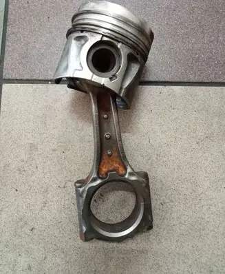 Volkswagen Jetta V Piston with connecting rod 81L97AB