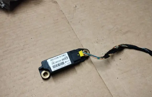 Chrysler Crossfire Airbag deployment crash/impact sensor 005228080