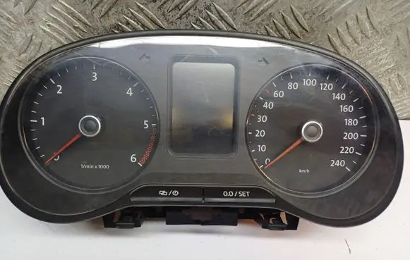 Volkswagen Polo V 6R Speedometer (instrument cluster) 6R0920861L 1320701353