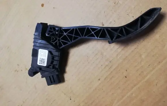 Skoda Octavia Mk3 (5E) Accelerator throttle pedal 5Q1721503F 6PV01062100