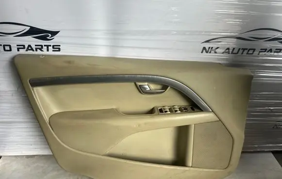 Volvo XC70 Front door card panel trim 8686852 1648298