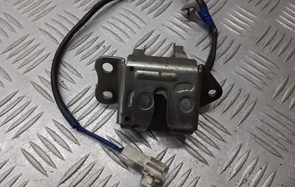 Toyota Yaris Tailgate exterior lock 