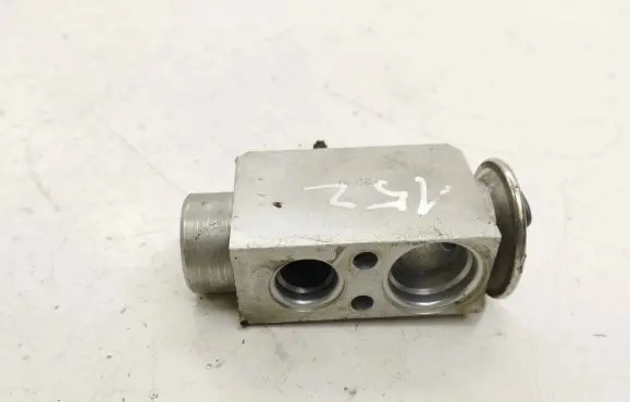 Volvo V70 Air conditioning (A/C) expansion valve 7010973