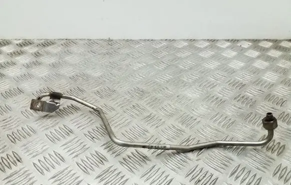 Volkswagen PASSAT B8 Engine coolant pipe/hose 04L131582F