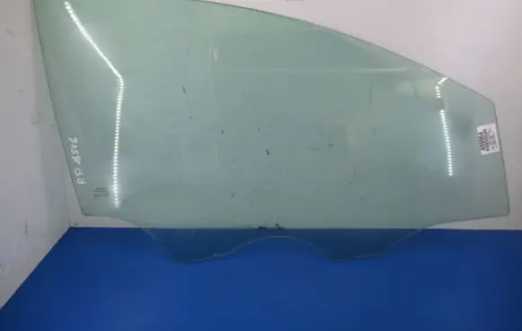 Seat Altea XL Front door window glass four-door