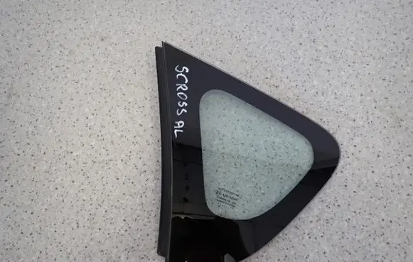 Suzuki SX4 S-Cross Side middle window/glass 