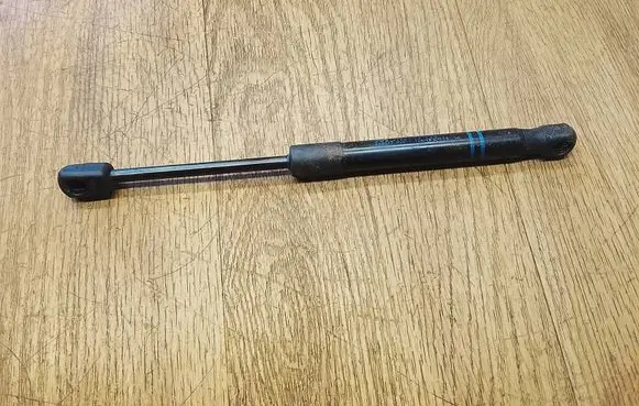 BMW X3 G01 Front bonnet/hood damper/strut 7397493