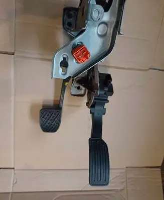 Nissan Pulsar Accelerator throttle pedal