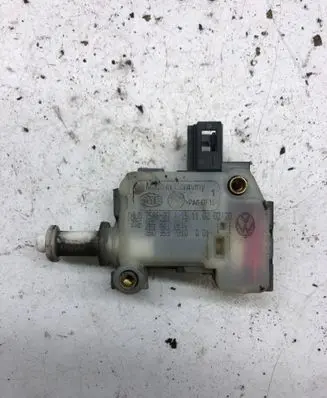 Volkswagen PASSAT B5.5 Tailgate boot lock/latch motor 3B5827061C 3B0959761C