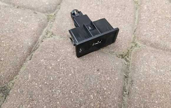 Volkswagen Golf VII USB socket connector 5Q0035726J
