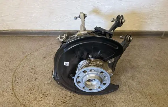Mercedes-Benz E W214 Rear wheel hub spindle/knuckle a2063520800 a2063520200 a2063520500