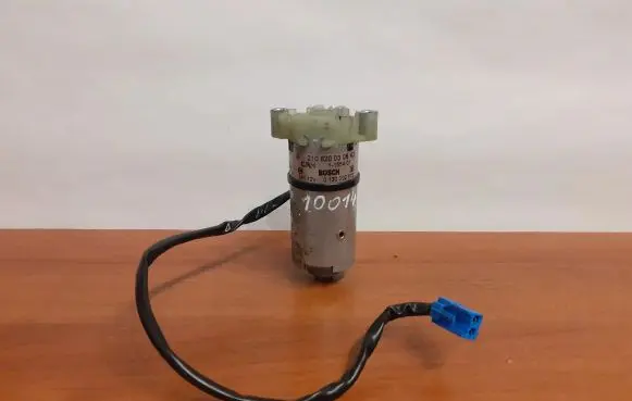Mercedes-Benz E W210 Seat adjustment motor 10014 2108200308
