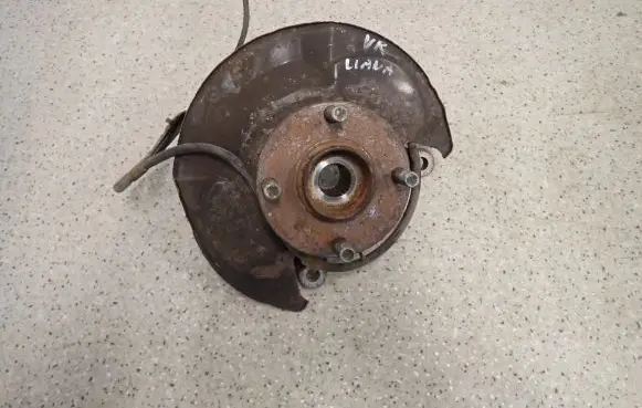 Suzuki Liana Front wheel hub spindle knuckle
