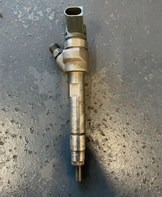 BMW 5 F10 F11 Fuel injector 7810702 5579