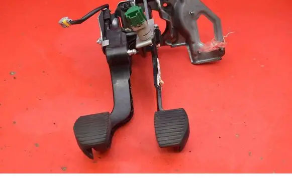 Audi 100 200 5000 C3 Accelerator throttle pedal 9682171580