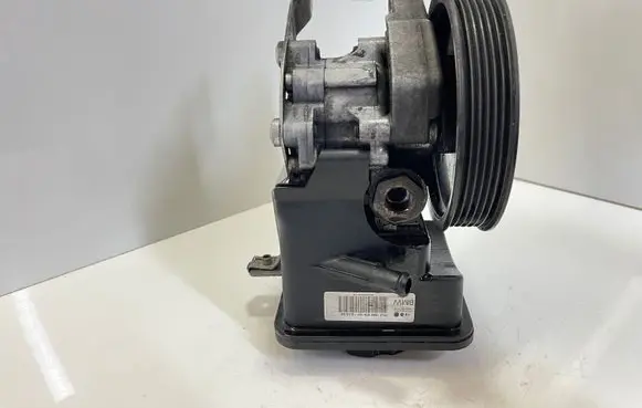 BMW 5 E60 E61 Power steering pump 7693974101