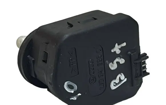 Volkswagen PASSAT B5.5 Headlight level adjustment motor 1J0941295C 007878