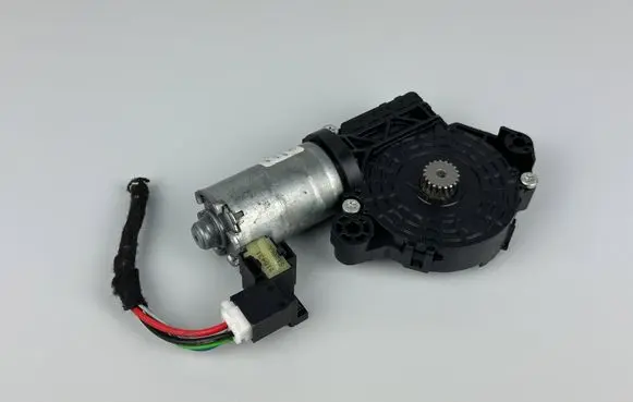 Mercedes-Benz S W222 Sunroof motor/actuator 0390200101 402449H 60483654004