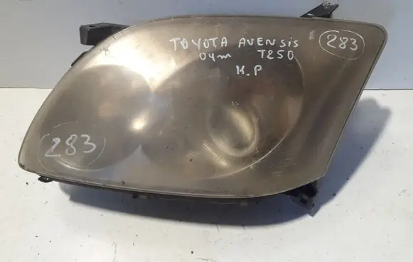 Toyota Avensis T250 Headlight/headlamp 8422