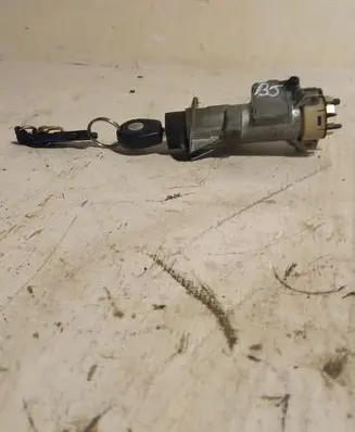 Volkswagen PASSAT B5 Ignition lock 4D0905851E