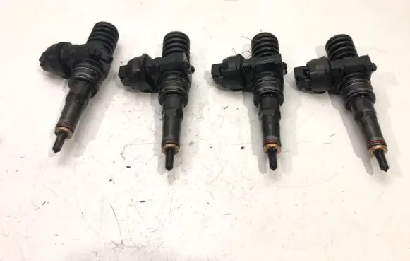 Skoda Fabia Mk1 (6Y) Fuel injectors set 0414720037