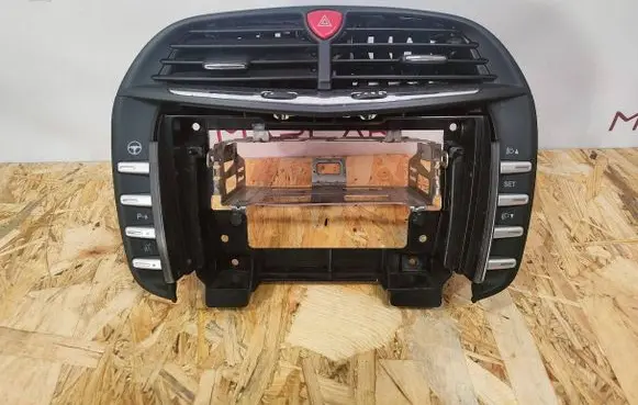 Lancia Delta III Dash center air vent grill 7354775210 735473468 735473564