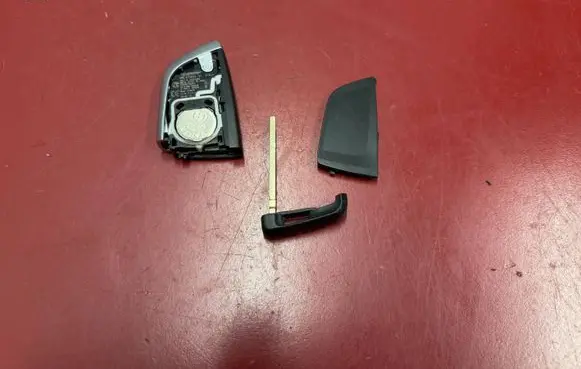 BMW X1 F48 F49 Ignition key/card 8728001
