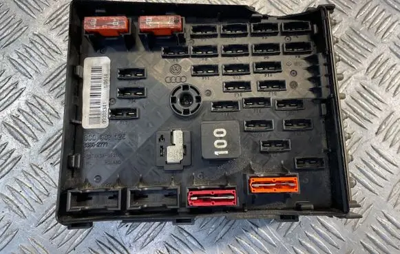 Volkswagen PASSAT B7 Fuse module 3C0937125 63592777